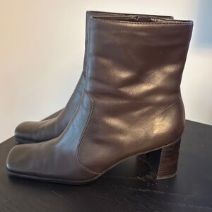Nine and Co women’s  Brown Leather Ankle Boots